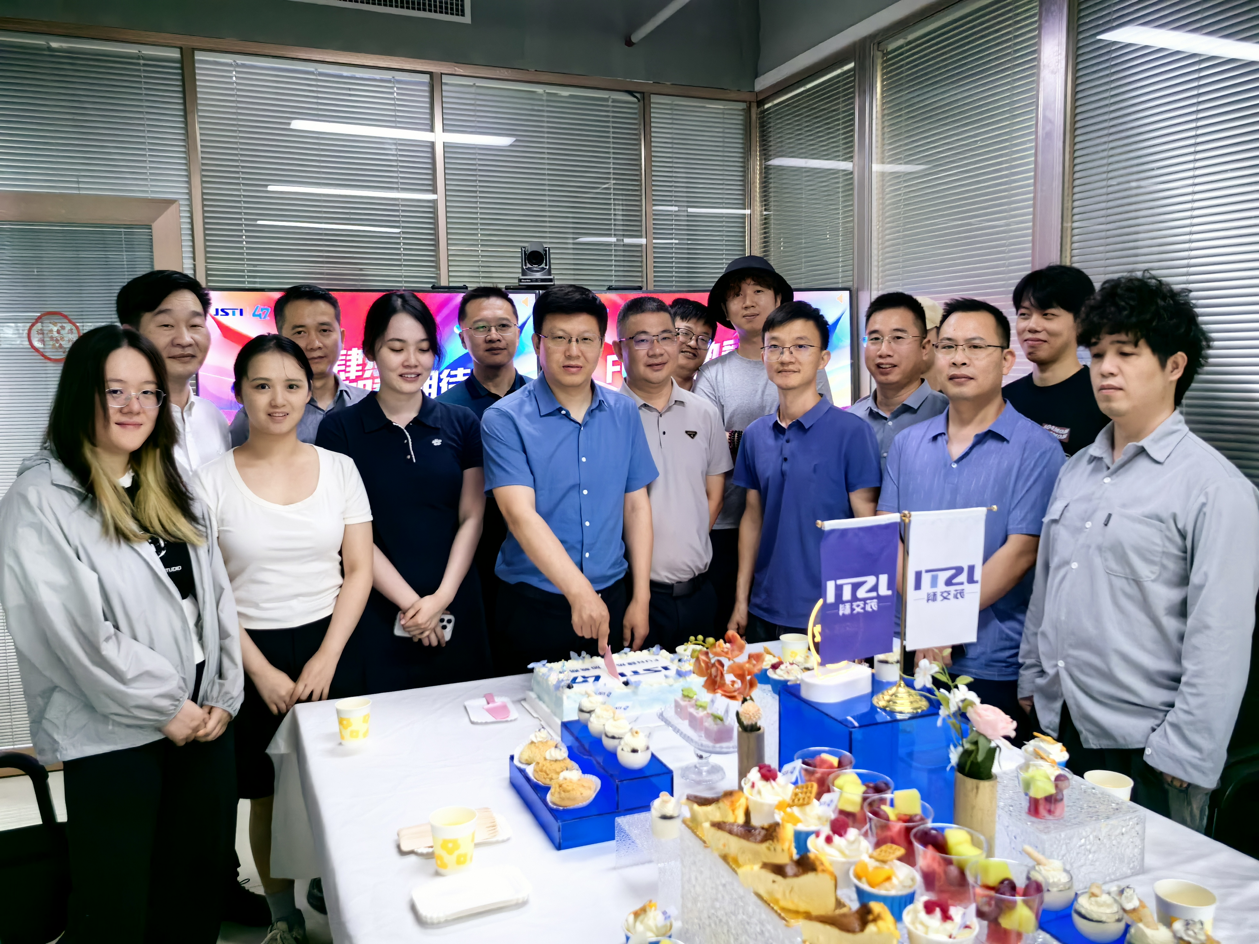 [司庆反馈]-深圳地区-九游体育深圳交通-大合照.jpg